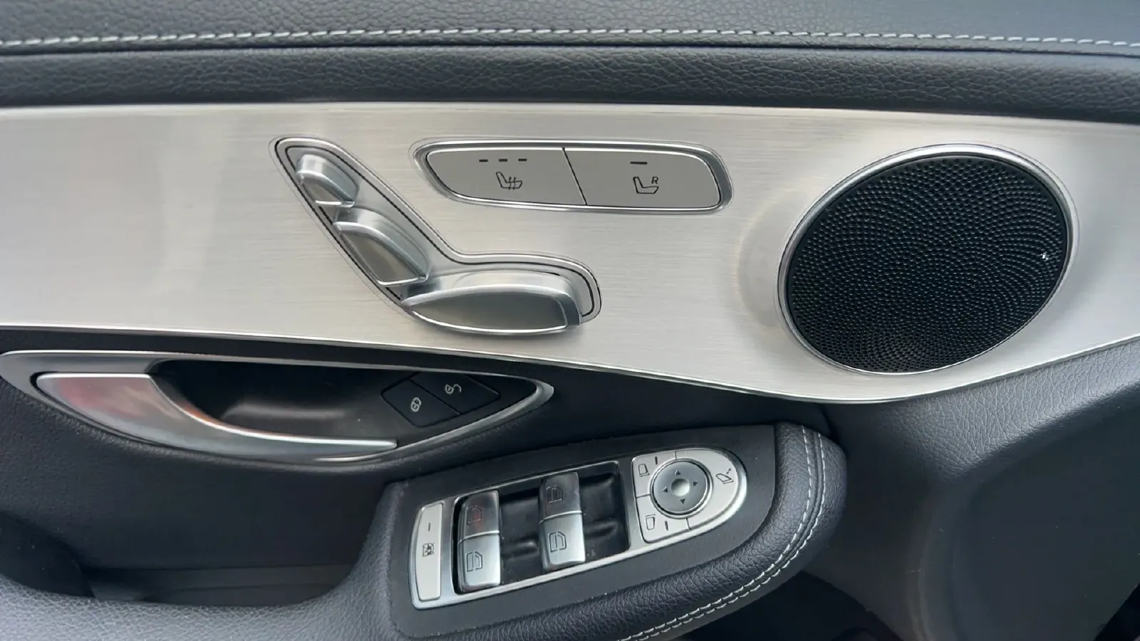 2021 Mercedes-Benz GLC Class 2.0T 197HP L4 9AT,autocango,china used car exporter,china ev exporter,chinese used car exporter,chinese used ev exporter