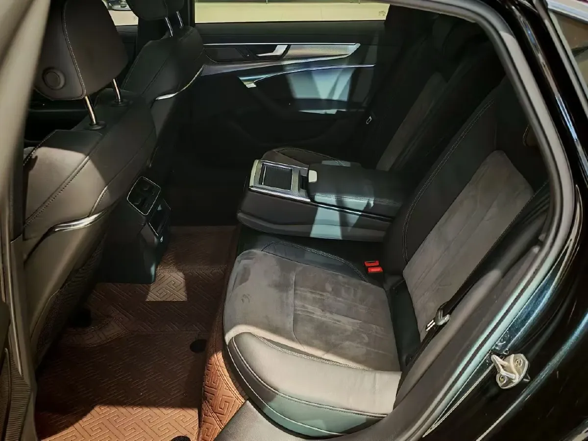 2020 Audi A6L 2.0T 190HP L4 7DCT,autocango,china used car exporter,china ev exporter,chinese used car exporter,chinese used ev exporter