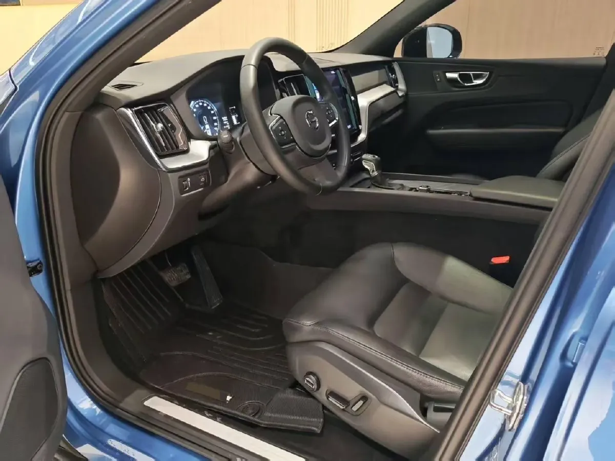 2021 Volvo XC60 2.0T 250HP L4 8AT,autocango,china used car exporter,china ev exporter,chinese used car exporter,chinese used ev exporter