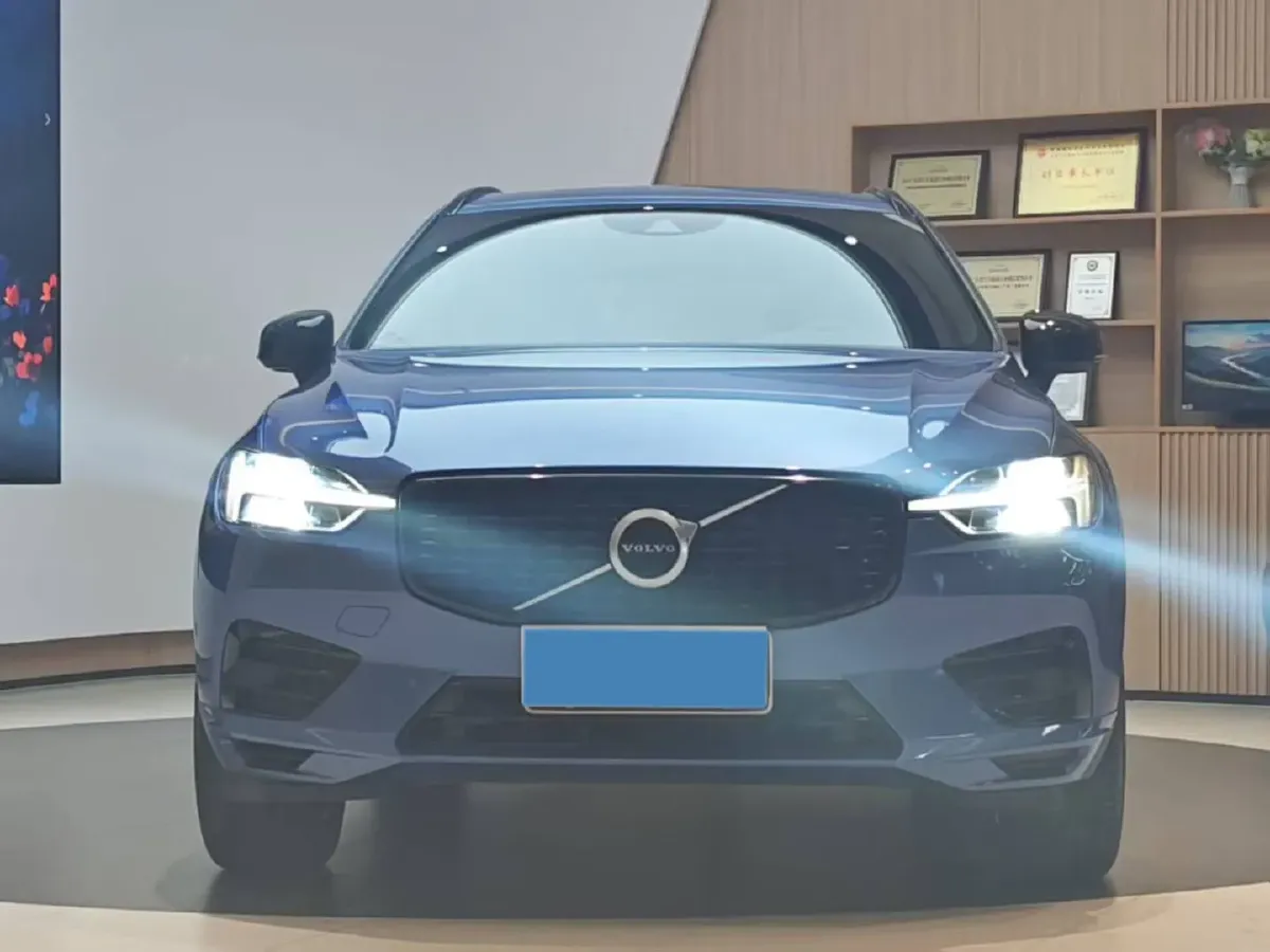 2021 Volvo XC60 2.0T 250HP L4 8AT,autocango,china used car exporter,china ev exporter,chinese used car exporter,chinese used ev exporter