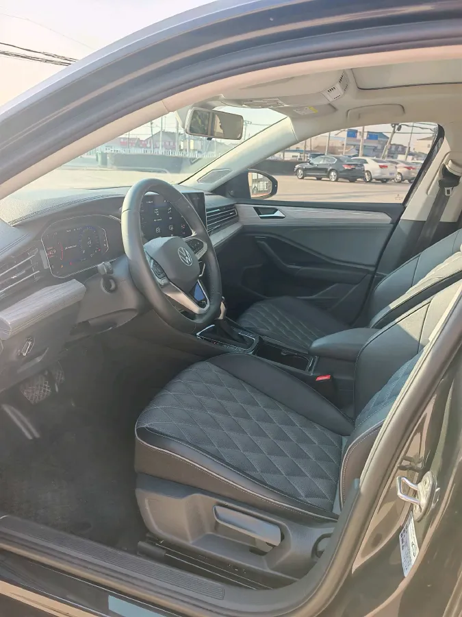 2024 Volkswagen Sagitar 1.5T 160HP L4 7DCT,autocango,china used car exporter,china ev exporter,chinese used car exporter,chinese used ev exporter