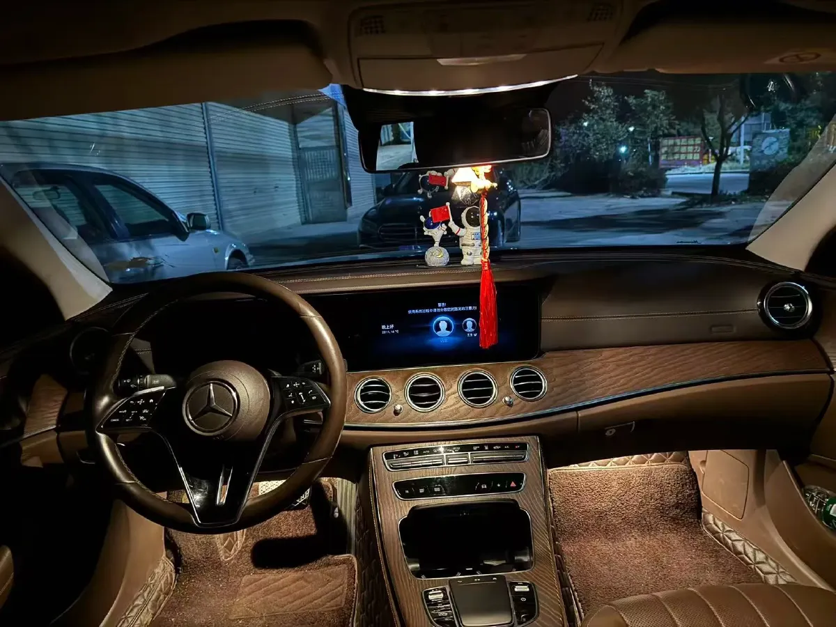 2021 Mercedes-Benz E Class 2.0T 211HP L4 9AT PHEV 25.4KWH,autocango,china used car exporter,china ev exporter,chinese used car exporter,chinese used ev exporter