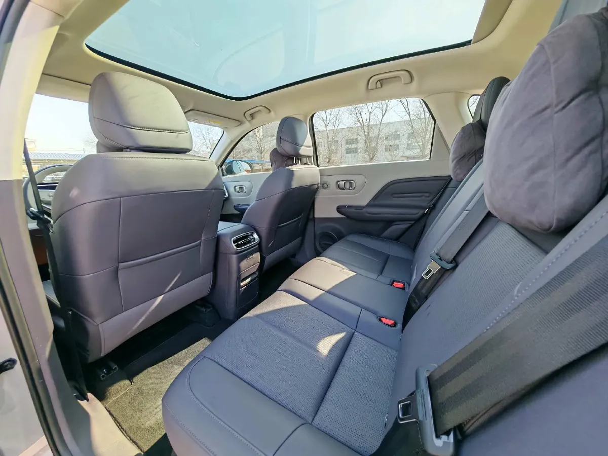 2025 Leapmotor B10 BEV 67.1KWH,autocango,china used car exporter,china ev exporter,chinese used car exporter,chinese used ev exporter