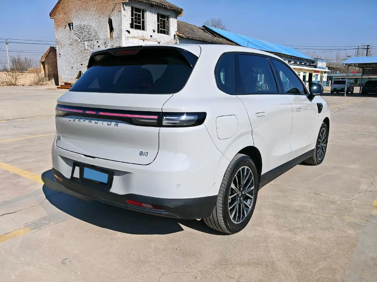 2025 Leapmotor B10 BEV 67.1KWH,autocango,china used car exporter,china ev exporter,chinese used car exporter,chinese used ev exporter