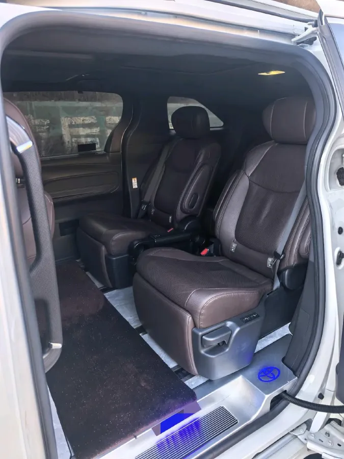 2023 Toyota Sienna 2.5L 189HP L4 E-CVT Hybrid,autocango,china used car exporter,china ev exporter,chinese used car exporter,chinese used ev exporter
