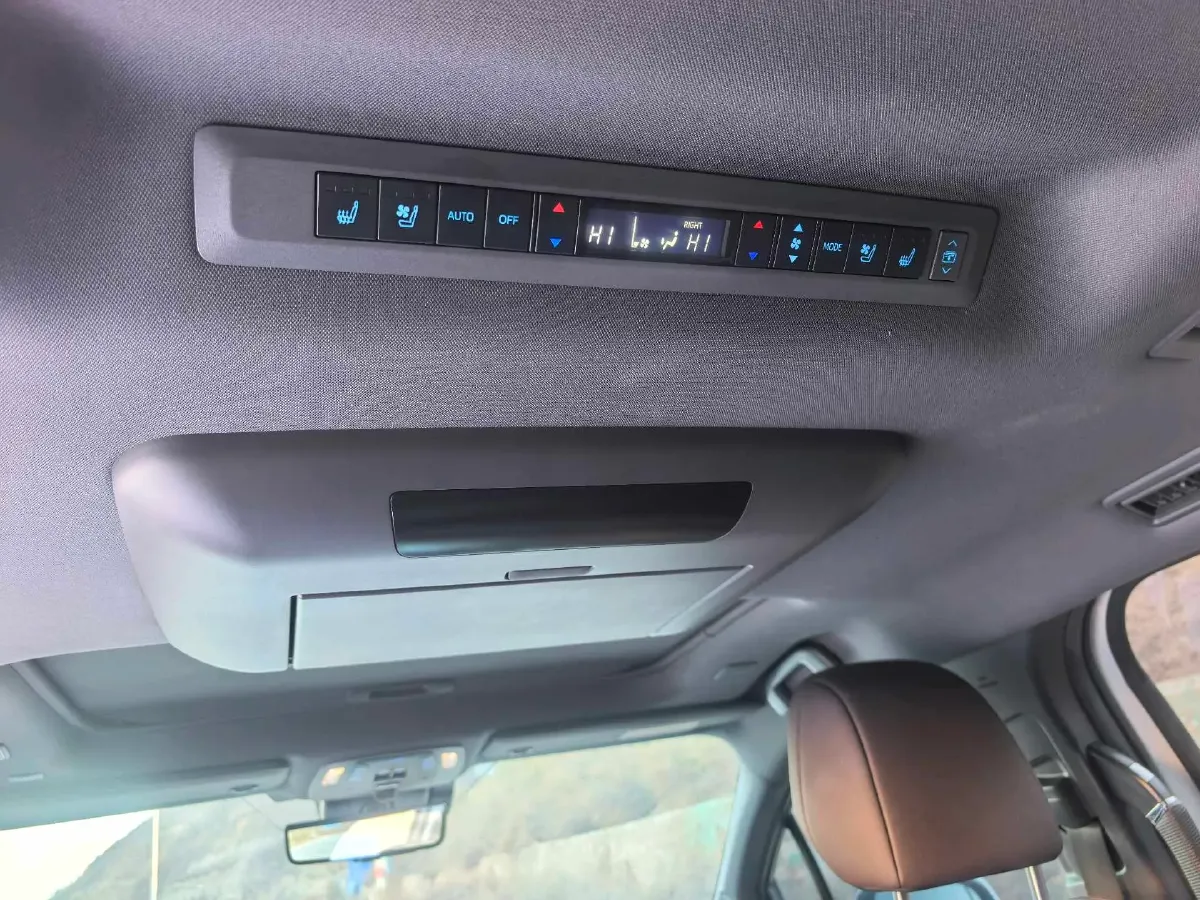 2023 Toyota Sienna 2.5L 189HP L4 E-CVT Hybrid,autocango,china used car exporter,china ev exporter,chinese used car exporter,chinese used ev exporter