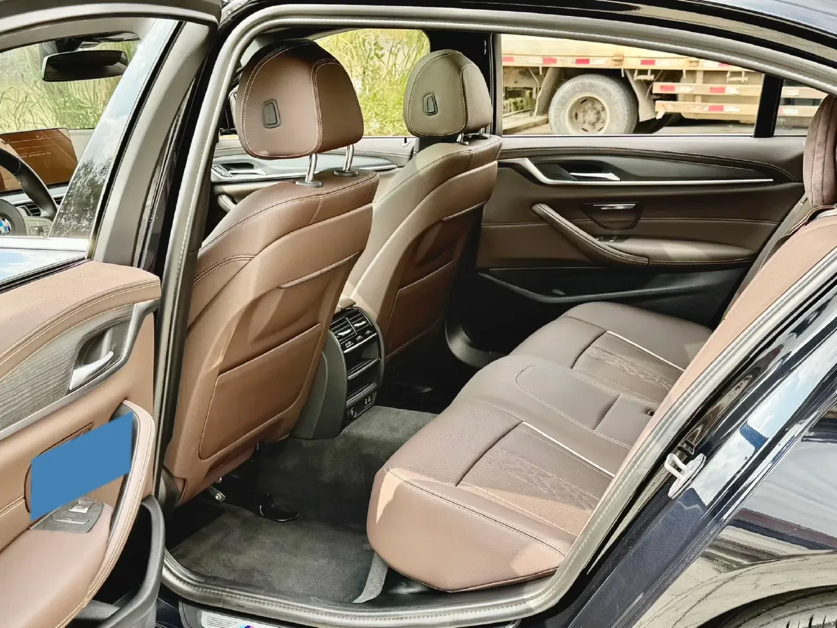 2023 BMW 5 Series 2.0T 245HP L4 8AT,autocango,china used car exporter,china ev exporter,chinese used car exporter,chinese used ev exporter