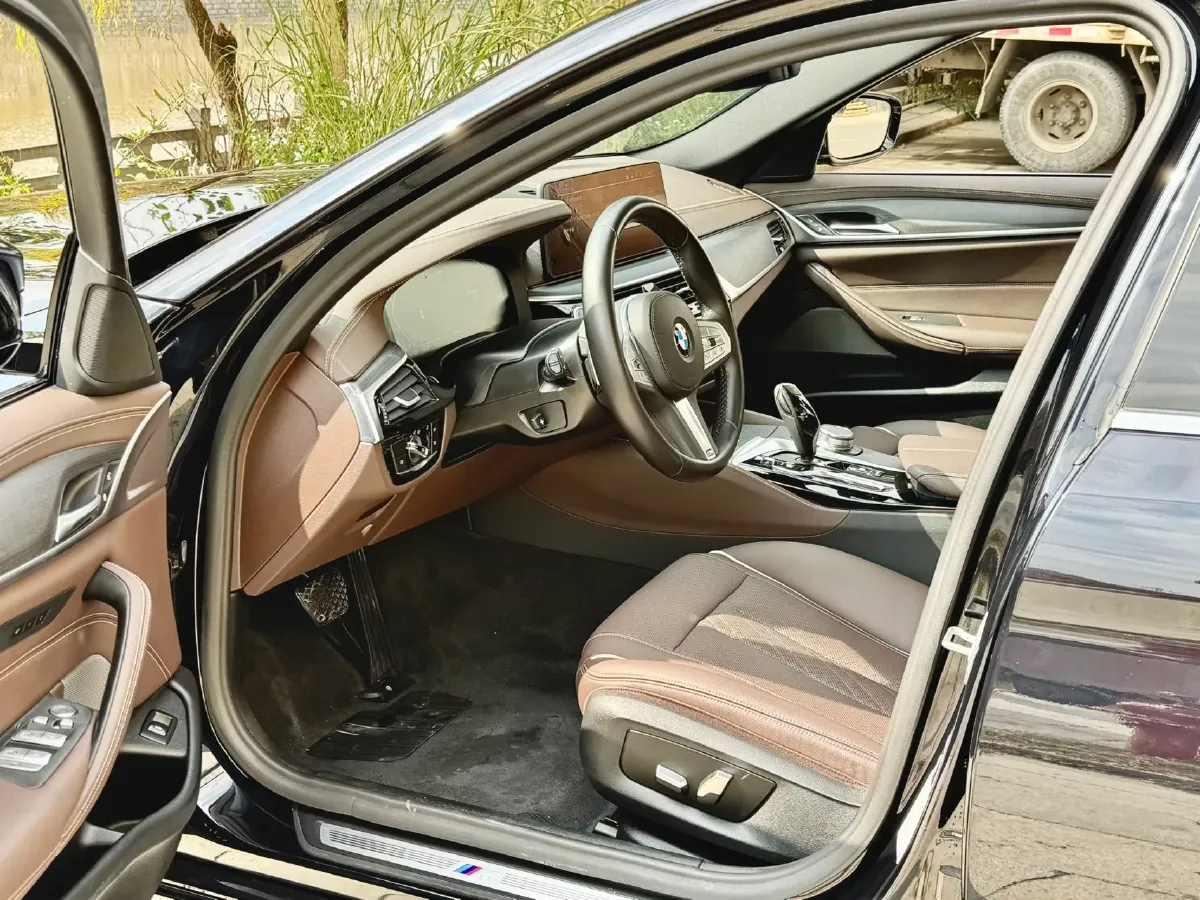 2023 BMW 5 Series 2.0T 245HP L4 8AT,autocango,china used car exporter,china ev exporter,chinese used car exporter,chinese used ev exporter