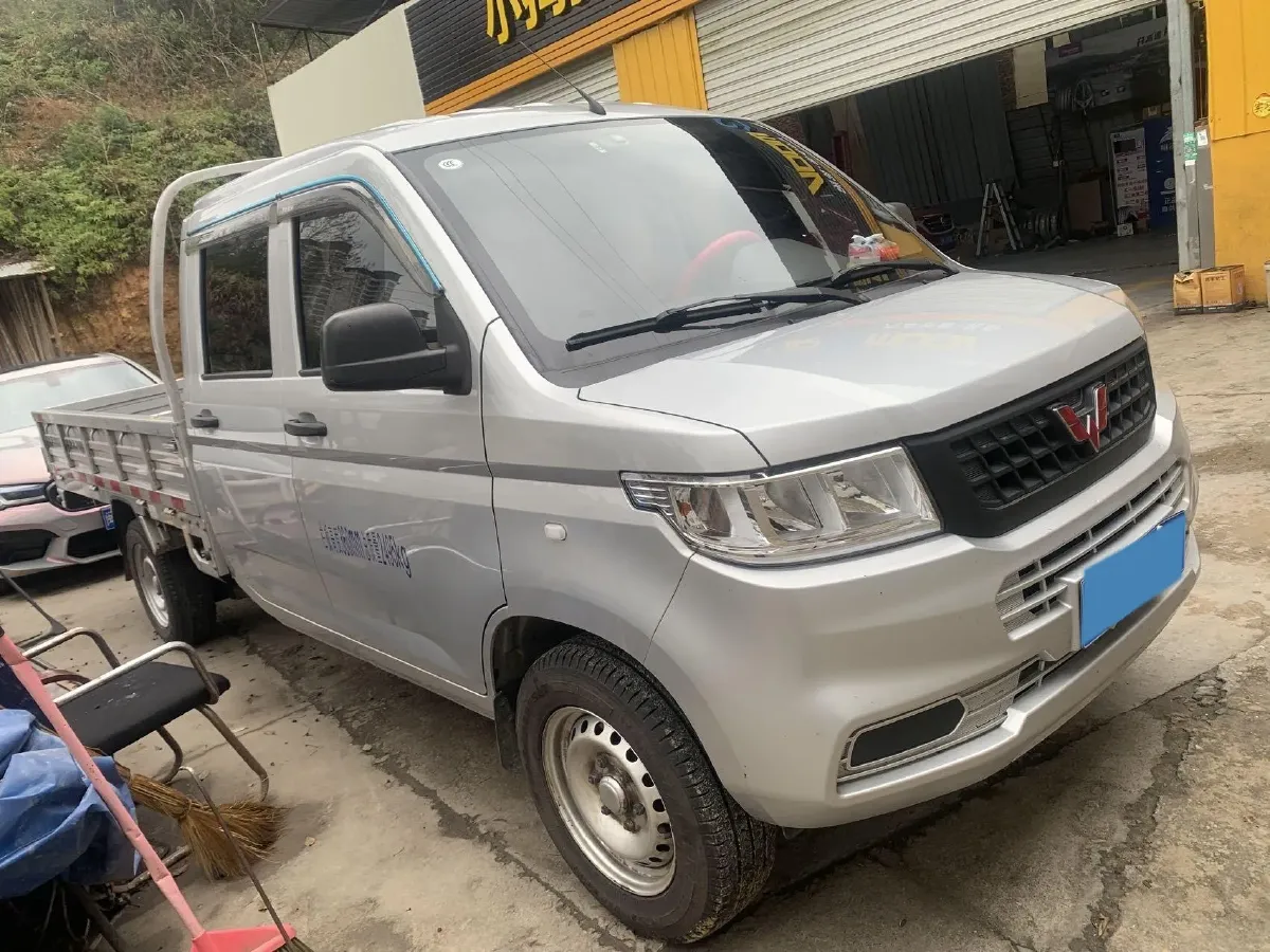 2023 WuLing RongGuang New Truck 1.5L 102HP L4 5MT,autocango,china used car exporter,china ev exporter,chinese used car exporter,chinese used ev exporter