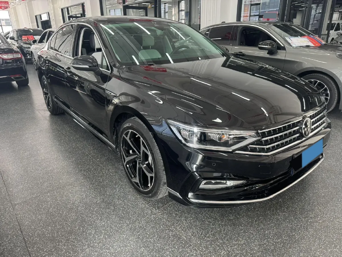 2023 Volkswagen Magotan 2.0T 186HP L4 7DCT,autocango,china used car exporter,china ev exporter,chinese used car exporter,chinese used ev exporter