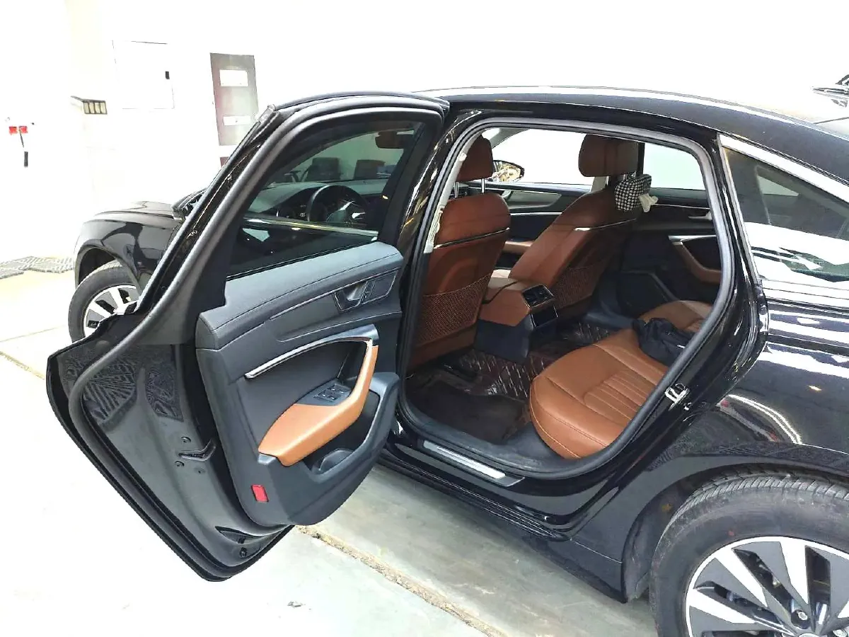 2021 Audi A6L 2.0T 224HP L4 7DCT,autocango,china used car exporter,china ev exporter,chinese used car exporter,chinese used ev exporter