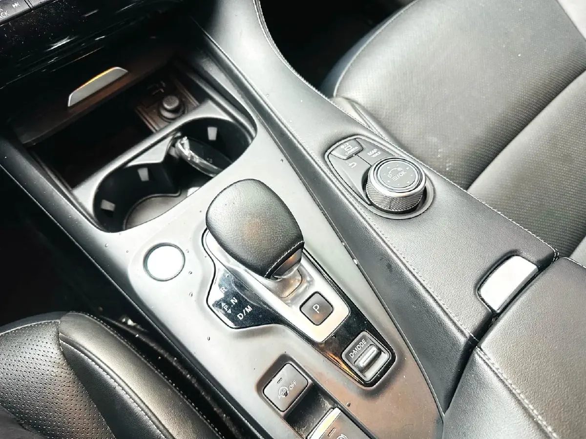 2018 Jeep Grand Commander 2.0T 265HP L4 9AT,autocango,china used car exporter,china ev exporter,chinese used car exporter,chinese used ev exporter