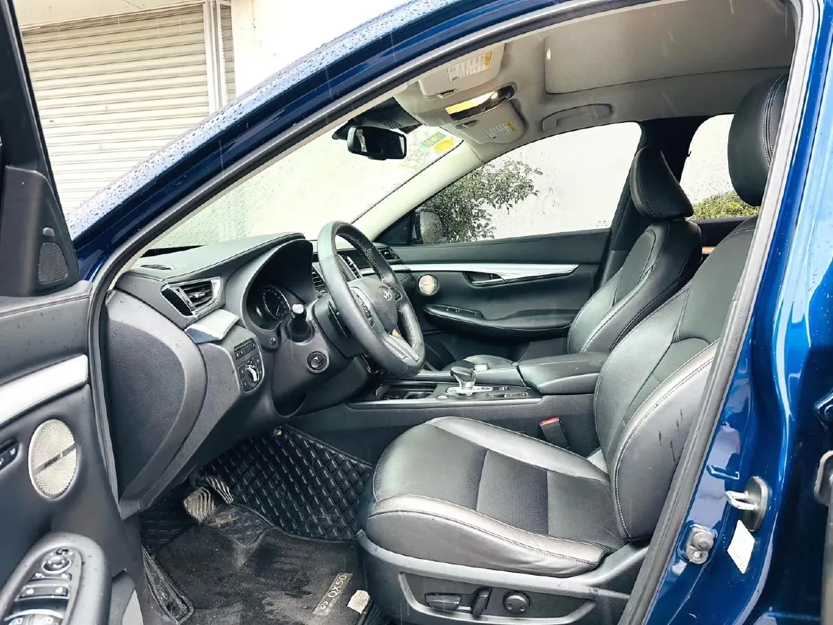 2018 Jeep Grand Commander 2.0T 265HP L4 9AT,autocango,china used car exporter,china ev exporter,chinese used car exporter,chinese used ev exporter