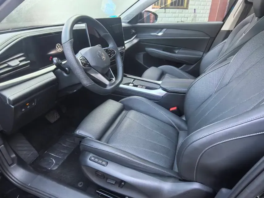 2025 Volkswagen Passat 2.0T 220HP L4 7DCT,autocango,china used car exporter,china ev exporter,chinese used car exporter,chinese used ev exporter