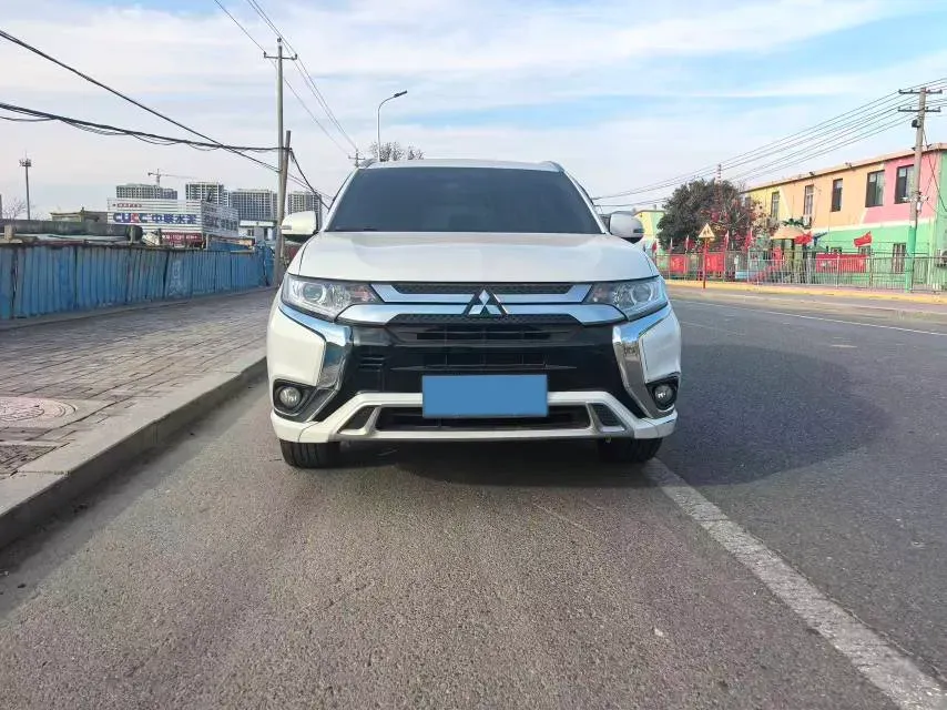 2021 Mitsubishi Outlander 2.0L 166HP L4 CVT,autocango,china used car exporter,china ev exporter,chinese used car exporter,chinese used ev exporter