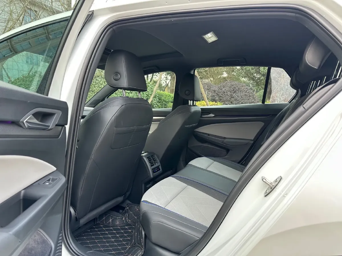 2025 Volkswagen Golf 1.5T 160HP L4 7DCT,autocango,china used car exporter,china ev exporter,chinese used car exporter,chinese used ev exporter