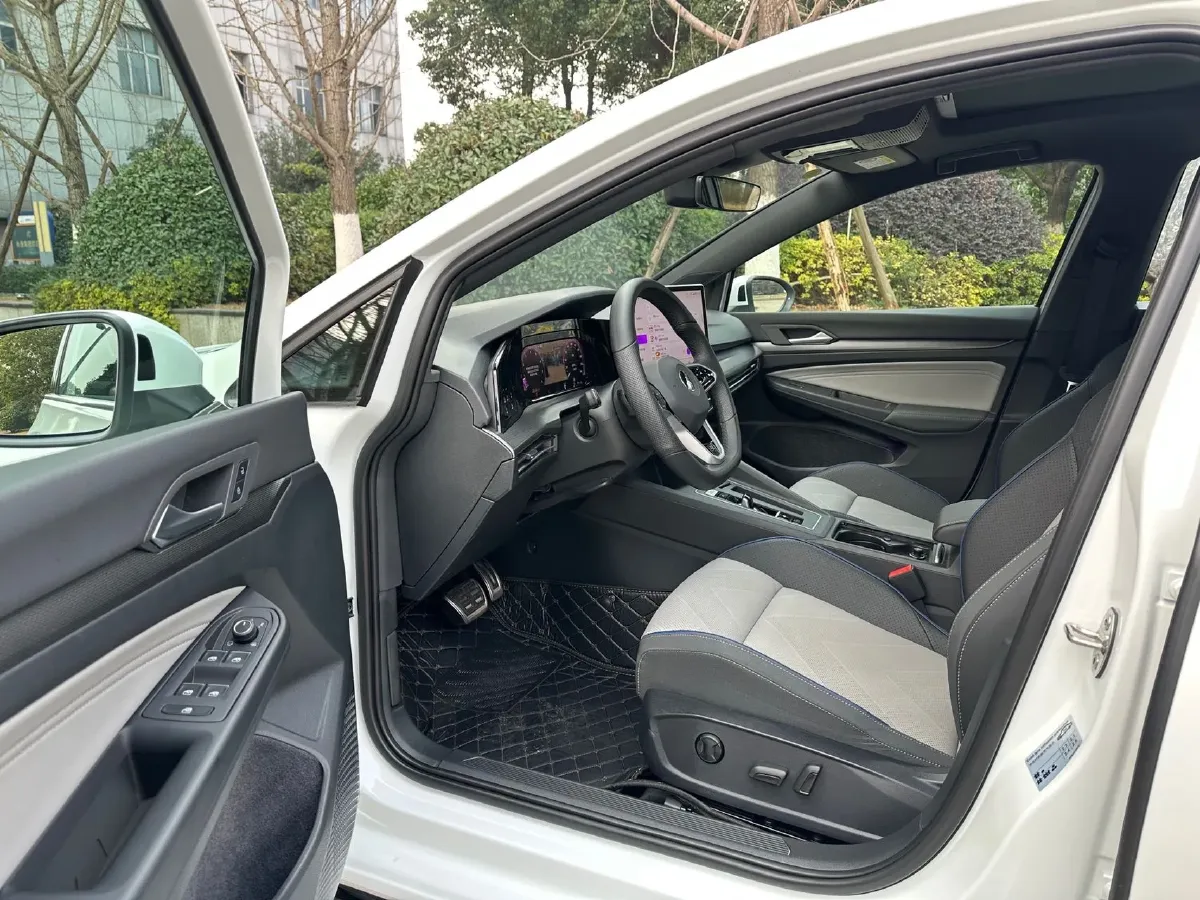 2025 Volkswagen Golf 1.5T 160HP L4 7DCT,autocango,china used car exporter,china ev exporter,chinese used car exporter,chinese used ev exporter