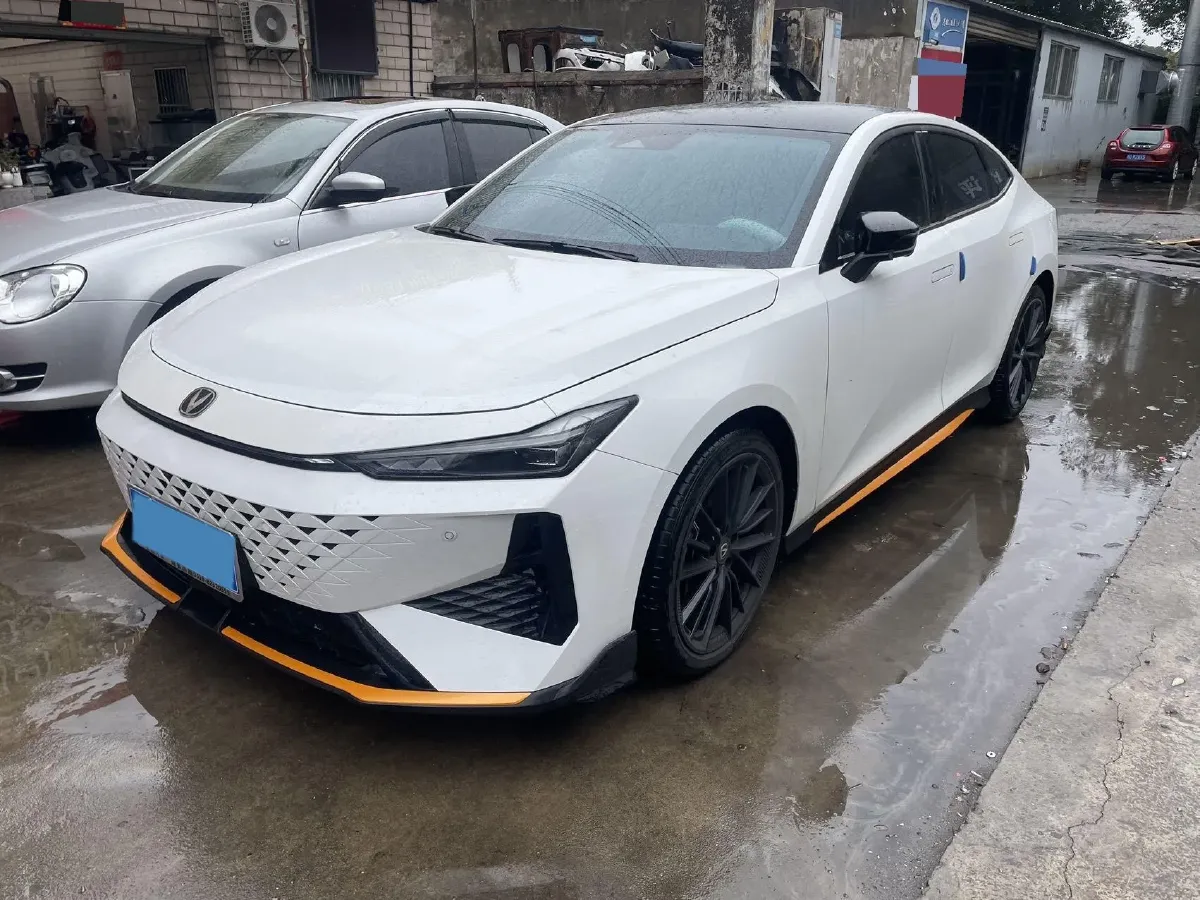 2024 ChangAn UNI-V 1.5T 188HP L4 7DCT,autocango,china used car exporter,china ev exporter,chinese used car exporter,chinese used ev exporter