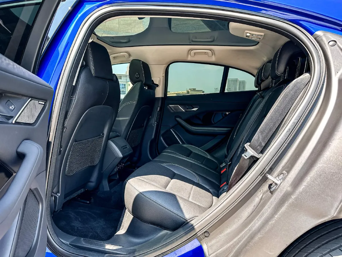 2018 Land Rover Range Rover Velar 2.0T 250HP L4 8AT,autocango,china used car exporter,china ev exporter,chinese used car exporter,chinese used ev exporter