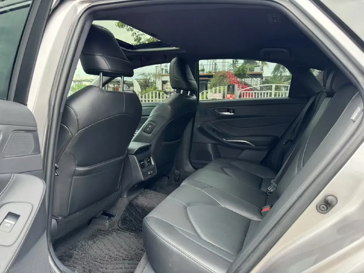 2021 Toyota Avalon 2.5L 209HP L4 8AT,autocango,china used car exporter,china ev exporter,chinese used car exporter,chinese used ev exporter