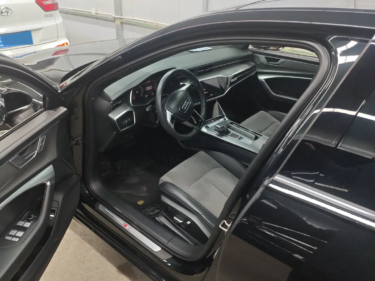 2023 Audi A6L 2.0T 245HP L4 7DCT,autocango,china used car exporter,china ev exporter,chinese used car exporter,chinese used ev exporter