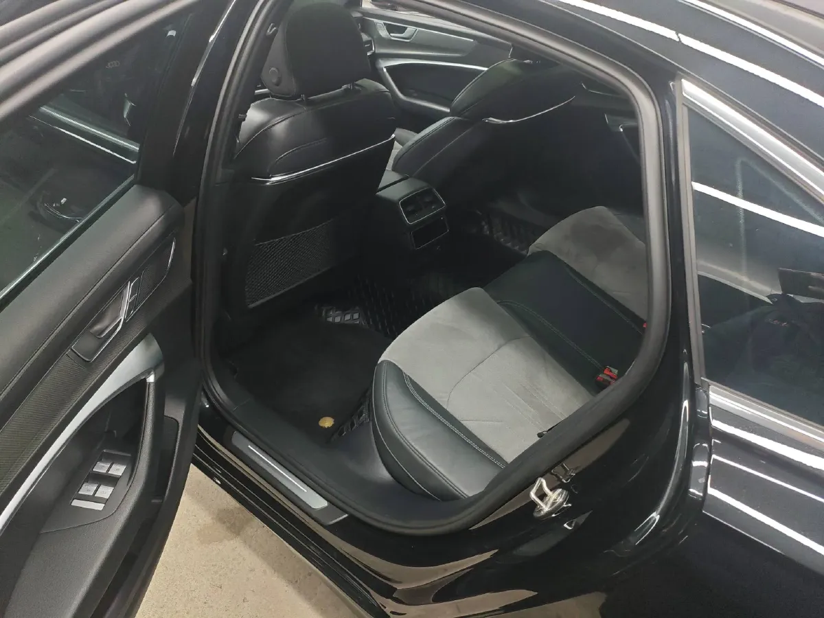 2023 Audi A6L 2.0T 245HP L4 7DCT,autocango,china used car exporter,china ev exporter,chinese used car exporter,chinese used ev exporter