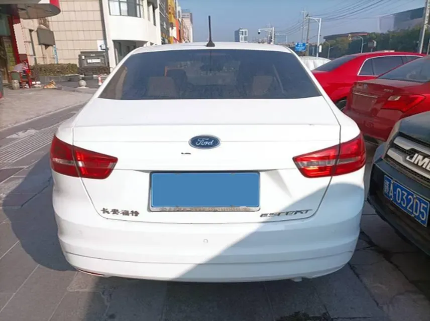 2017 Ford Escort 1.5L 113HP L4 5MT,autocango,china used car exporter,china ev exporter,chinese used car exporter,chinese used ev exporter