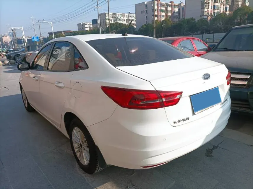 2017 Ford Escort 1.5L 113HP L4 5MT,autocango,china used car exporter,china ev exporter,chinese used car exporter,chinese used ev exporter