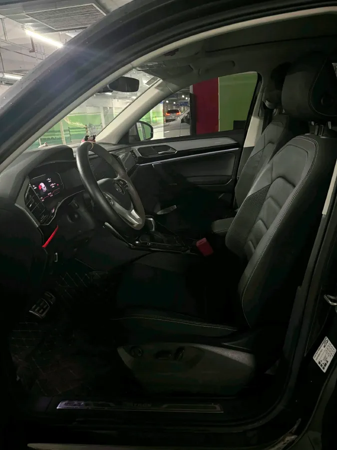 2019 Jeep Cherokee 2.0T 234HP L4 9AT,autocango,china used car exporter,china ev exporter,chinese used car exporter,chinese used ev exporter