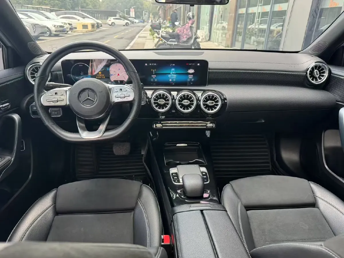 2020 Mercedes-Benz A Class 1.3T 163HP L4 7DCT,autocango,china used car exporter,china ev exporter,chinese used car exporter,chinese used ev exporter