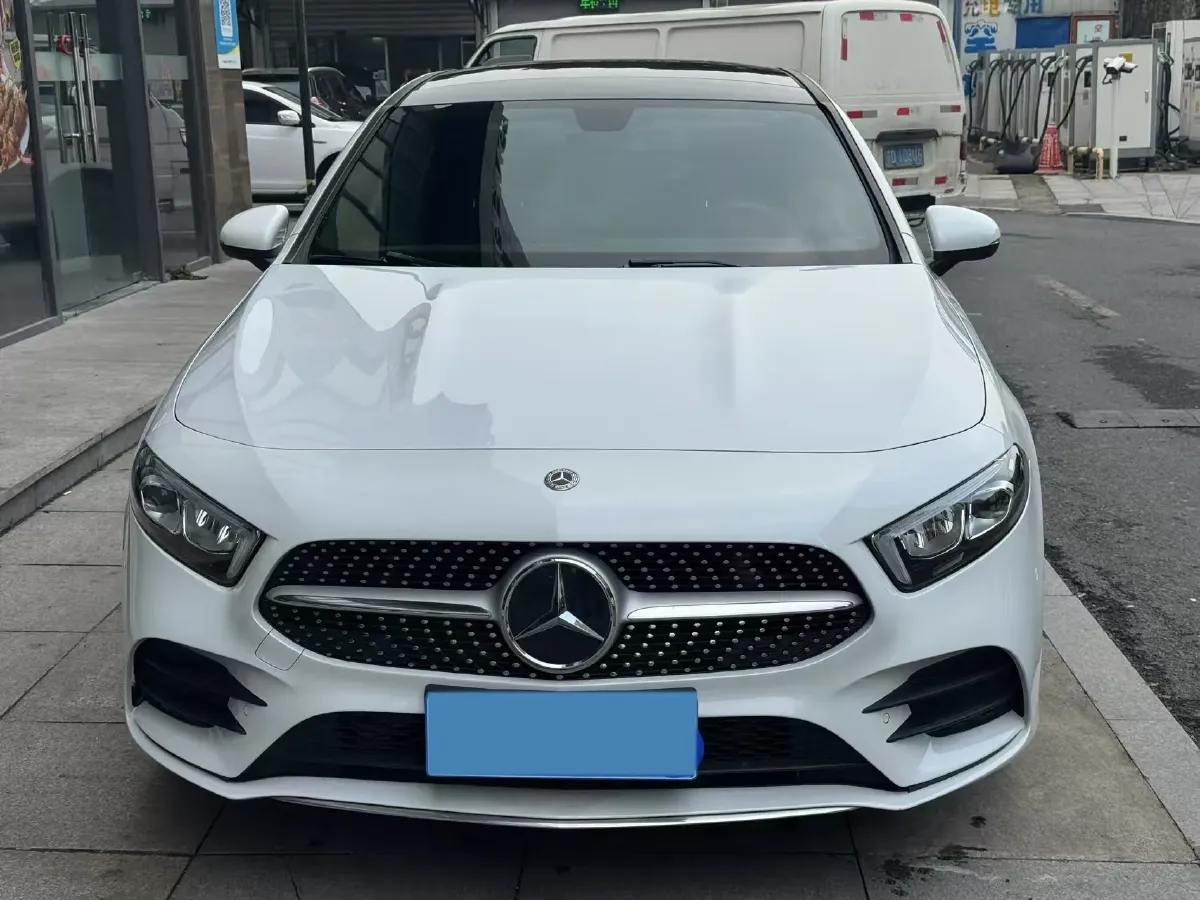 2020 Mercedes-Benz A Class 1.3T 163HP L4 7DCT,autocango,china used car exporter,china ev exporter,chinese used car exporter,chinese used ev exporter