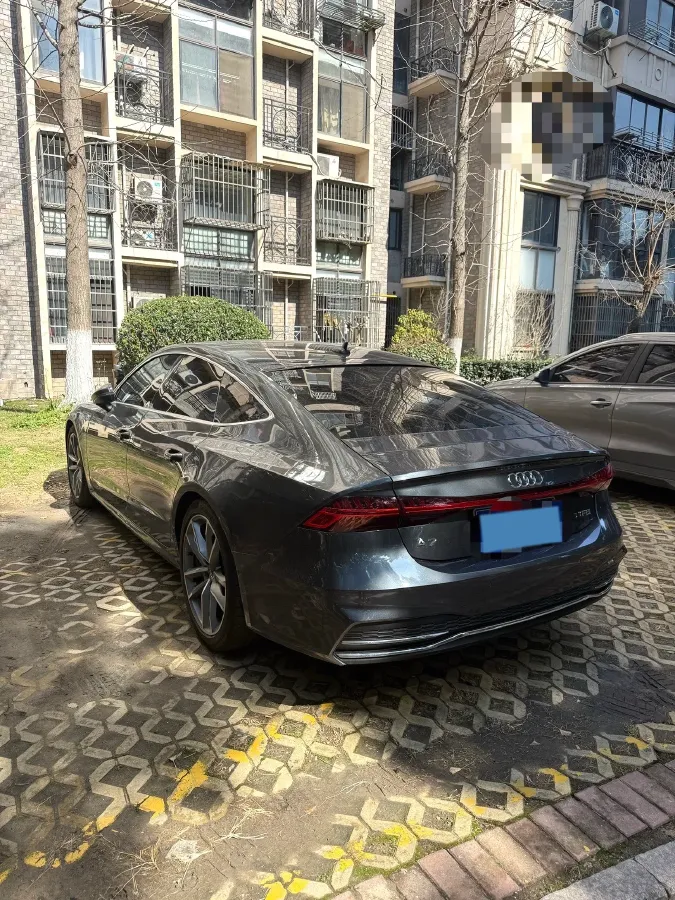 2024 Audi A7 2.0T 265HP L4 7DCT,autocango,china used car exporter,china ev exporter,chinese used car exporter,chinese used ev exporter