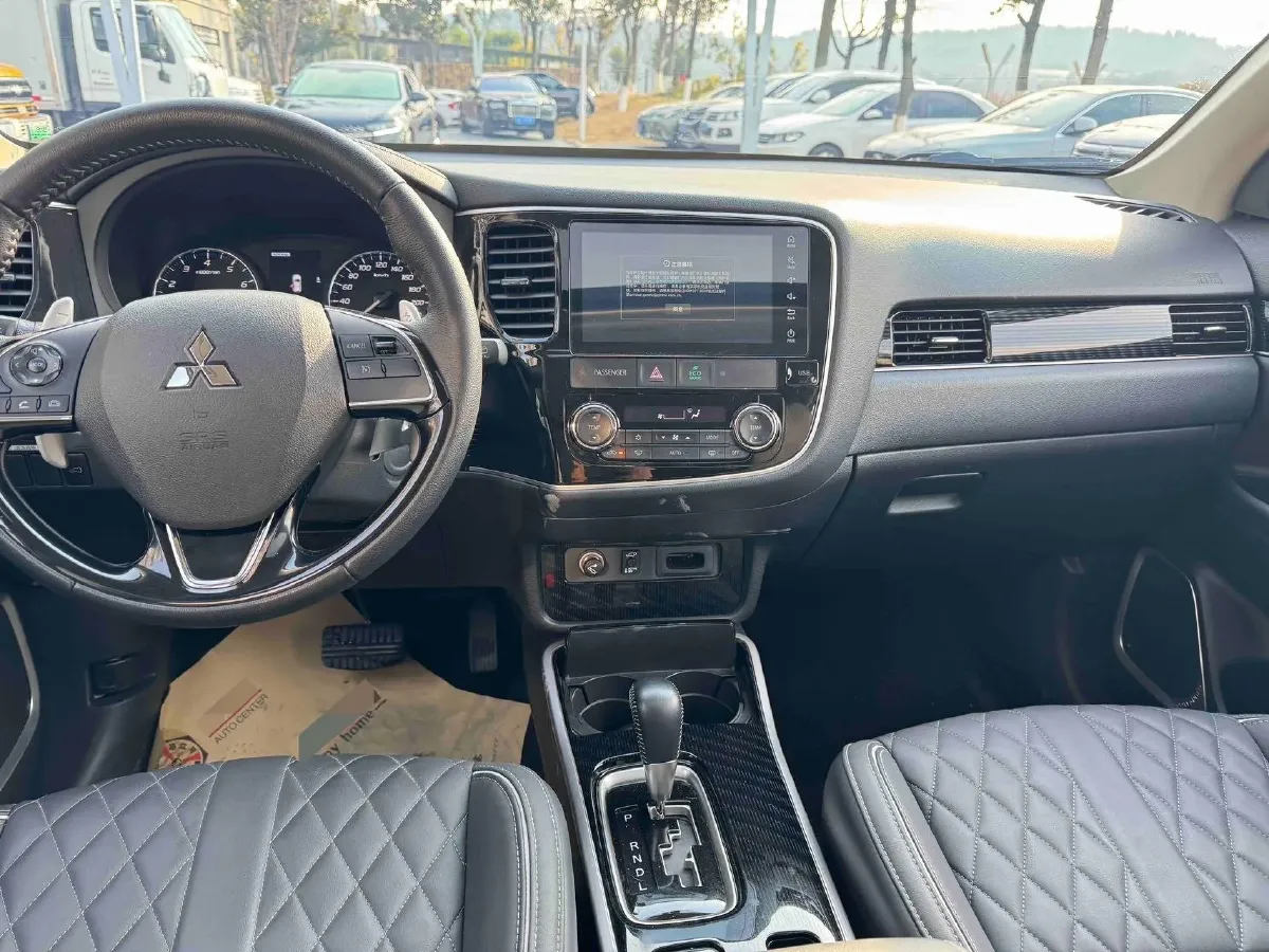 2021 Mitsubishi Outlander 2.4L 192HP L4 CVT,autocango,china used car exporter,china ev exporter,chinese used car exporter,chinese used ev exporter