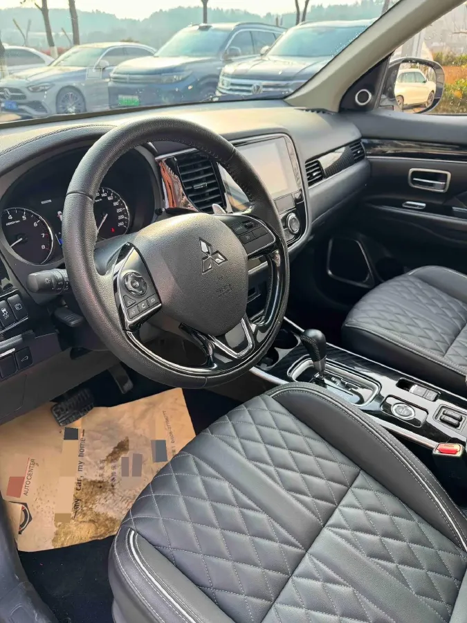 2021 Mitsubishi Outlander 2.4L 192HP L4 CVT,autocango,china used car exporter,china ev exporter,chinese used car exporter,chinese used ev exporter