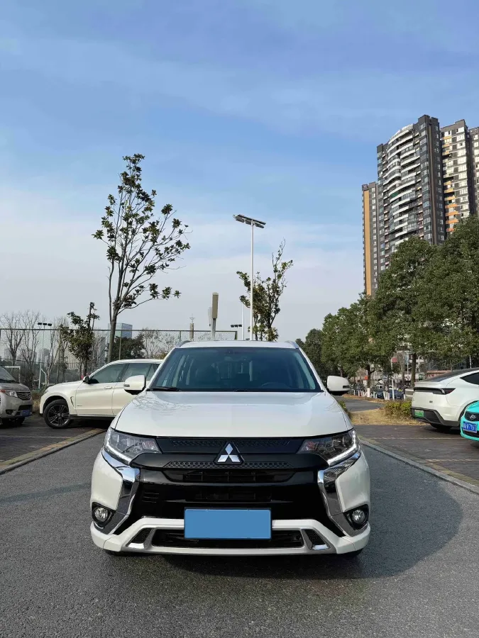 2021 Mitsubishi Outlander 2.4L 192HP L4 CVT,autocango,china used car exporter,china ev exporter,chinese used car exporter,chinese used ev exporter