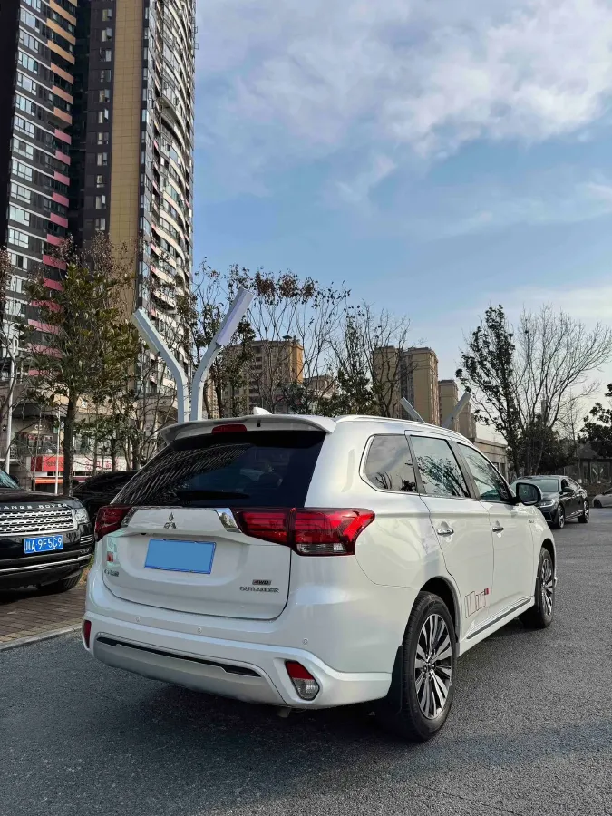 2021 Mitsubishi Outlander 2.4L 192HP L4 CVT,autocango,china used car exporter,china ev exporter,chinese used car exporter,chinese used ev exporter