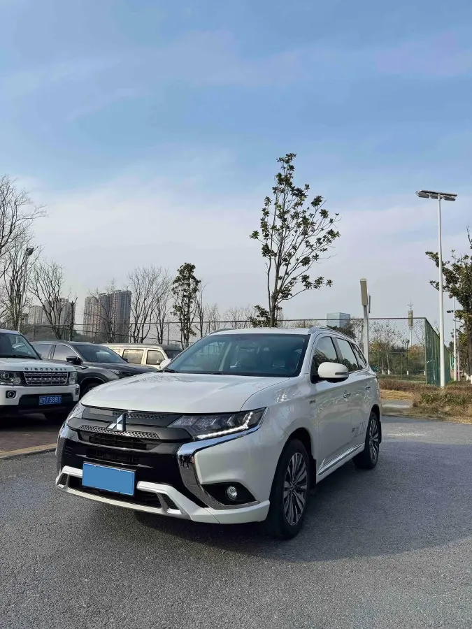 2021 Mitsubishi Outlander 2.4L 192HP L4 CVT,autocango,china used car exporter,china ev exporter,chinese used car exporter,chinese used ev exporter