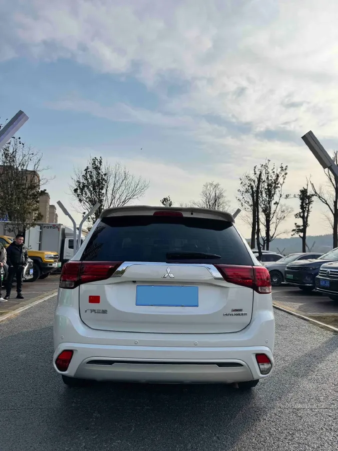 2021 Mitsubishi Outlander 2.4L 192HP L4 CVT,autocango,china used car exporter,china ev exporter,chinese used car exporter,chinese used ev exporter