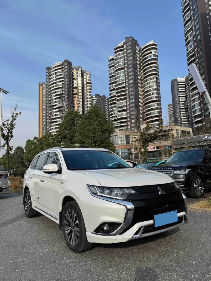 2021 Mitsubishi Outlander 2.4L 192HP L4 CVT,autocango,china used car exporter,china ev exporter,chinese used car exporter,chinese used ev exporter