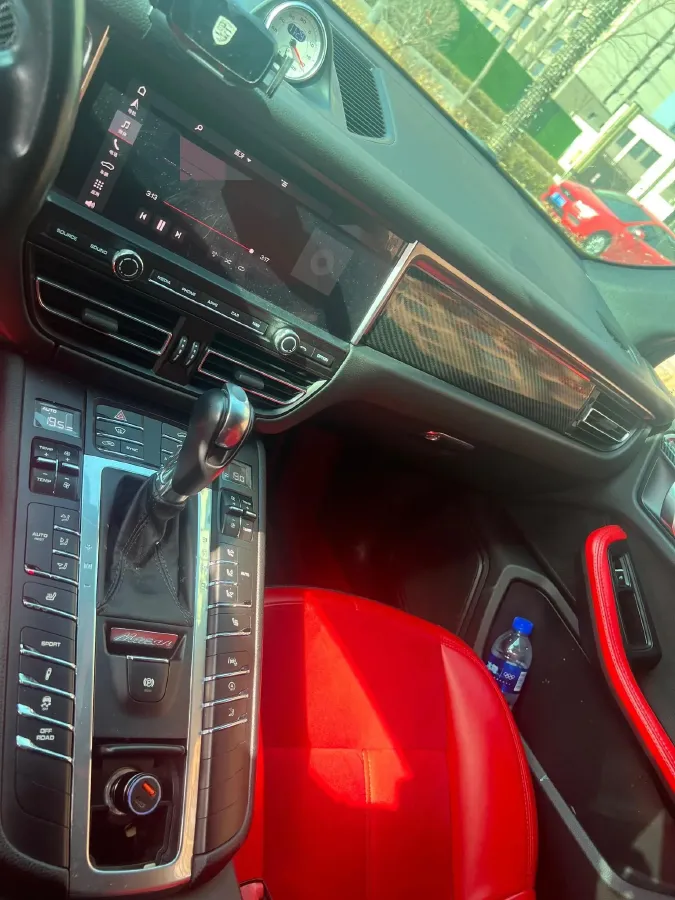 2018 Porsche Macan 2.0T 252HP L4 7DCT,autocango,china used car exporter,china ev exporter,chinese used car exporter,chinese used ev exporter