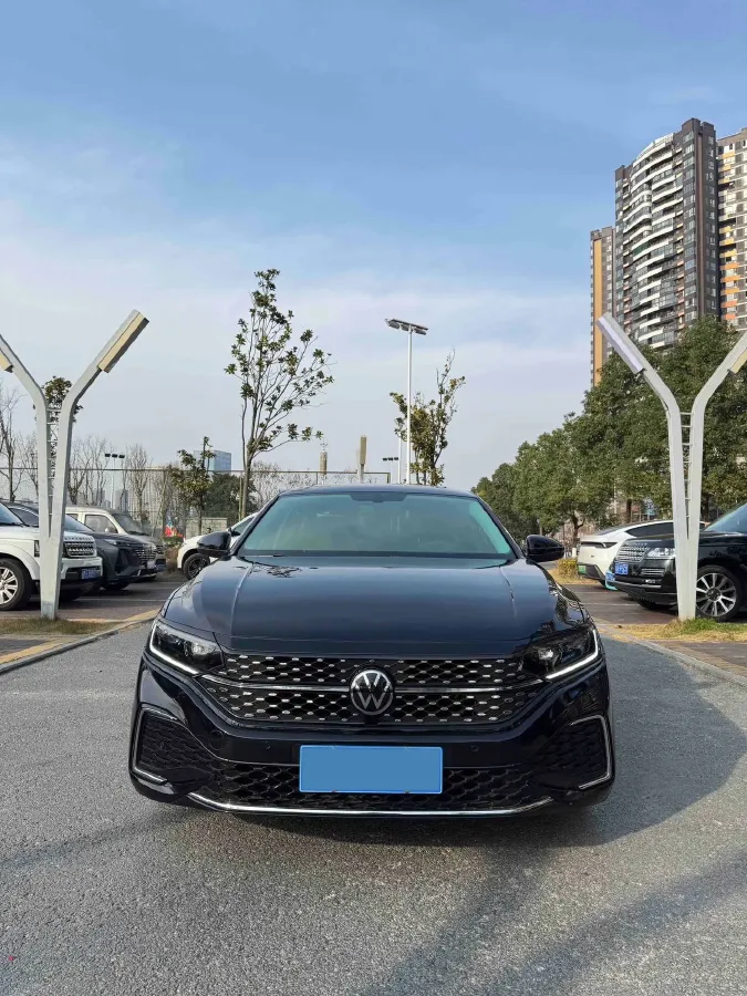 2025 Volkswagen Passat 2.0T 186HP L4 7DCT,autocango,china used car exporter,china ev exporter,chinese used car exporter,chinese used ev exporter