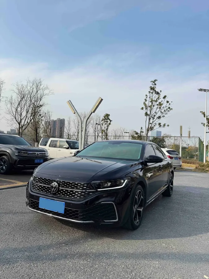 2025 Volkswagen Passat 2.0T 186HP L4 7DCT,autocango,china used car exporter,china ev exporter,chinese used car exporter,chinese used ev exporter