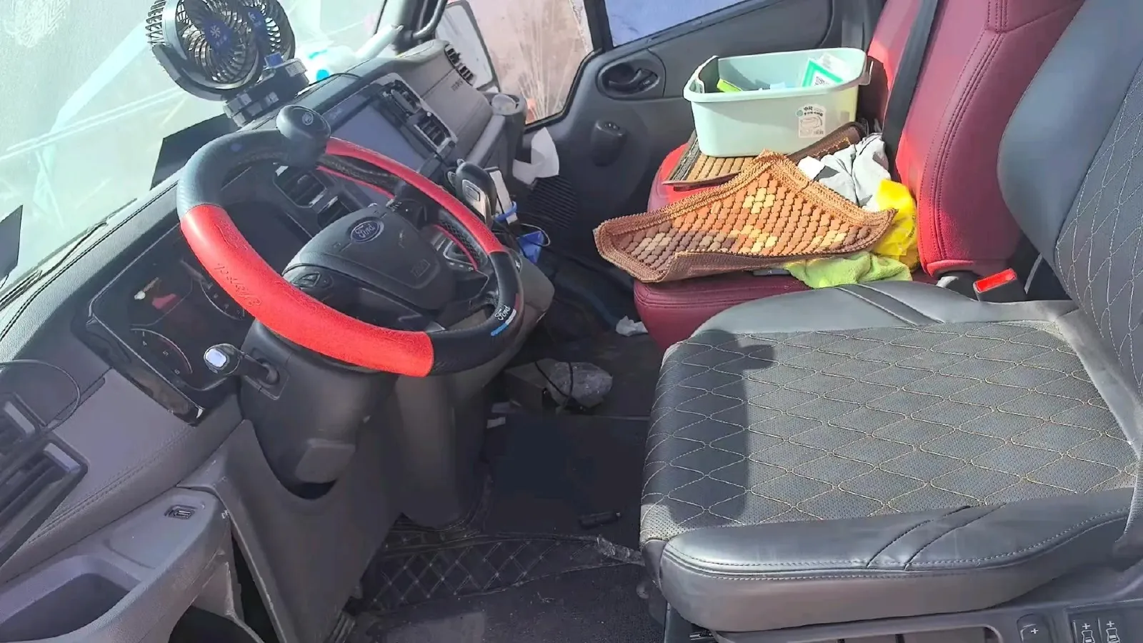 2021 Ford New Era Transit 2.2T 140HP L4 6MT,autocango,china used car exporter,china ev exporter,chinese used car exporter,chinese used ev exporter