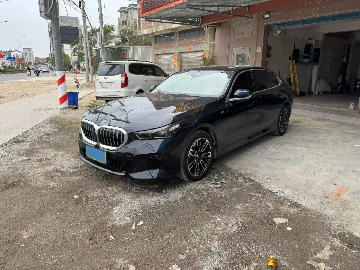 2025 BMW 5 Series 2.0T 258HP L4 8AT,autocango,china used car exporter,china ev exporter,chinese used car exporter,chinese used ev exporter