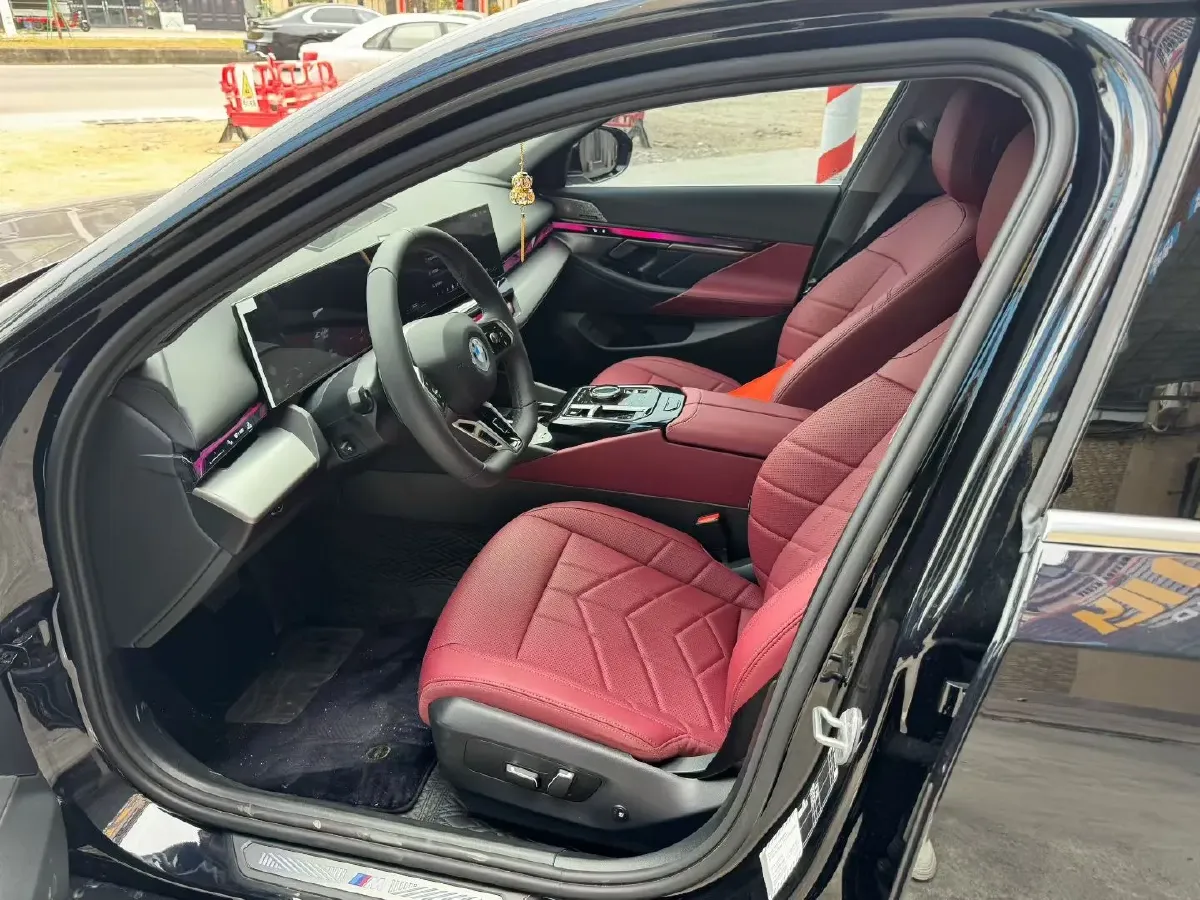 2025 BMW 5 Series 2.0T 258HP L4 8AT,autocango,china used car exporter,china ev exporter,chinese used car exporter,chinese used ev exporter