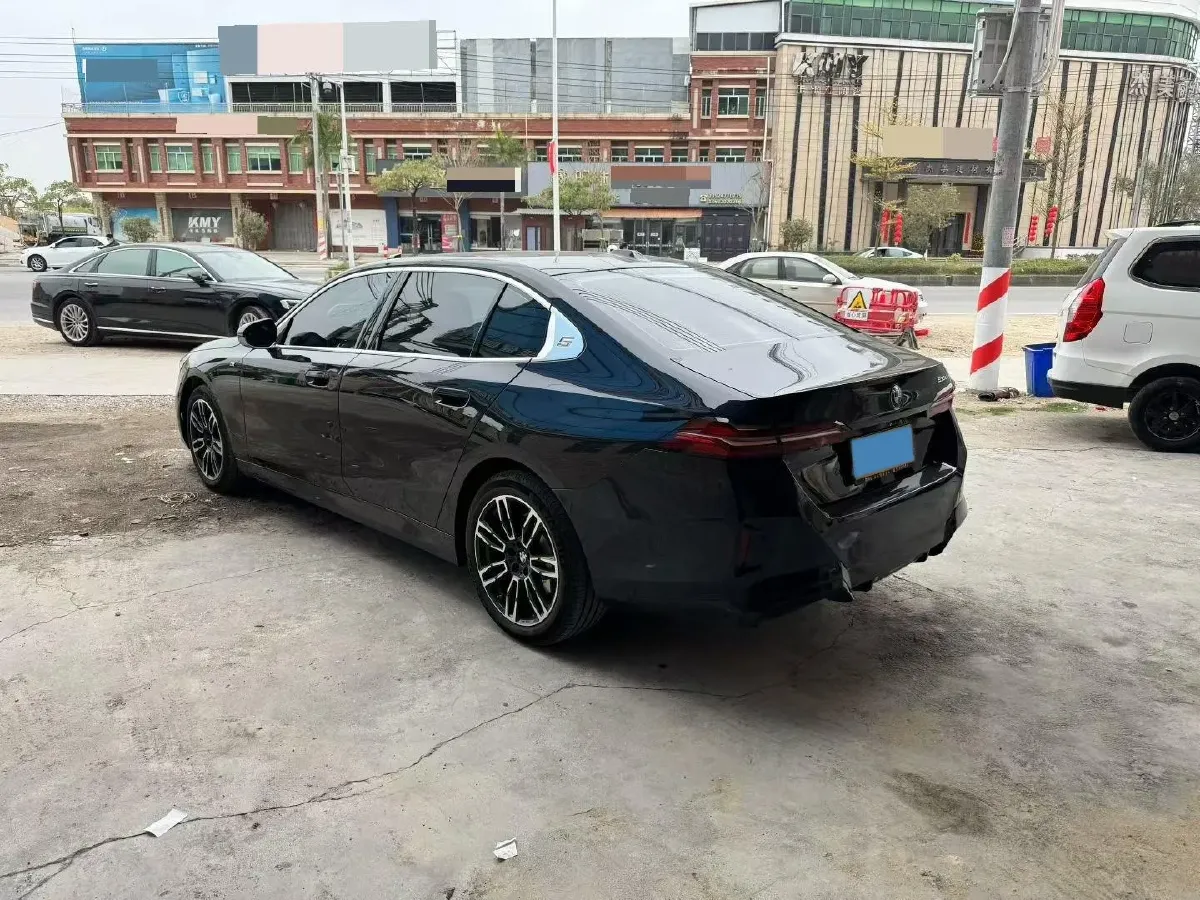 2025 BMW 5 Series 2.0T 258HP L4 8AT,autocango,china used car exporter,china ev exporter,chinese used car exporter,chinese used ev exporter