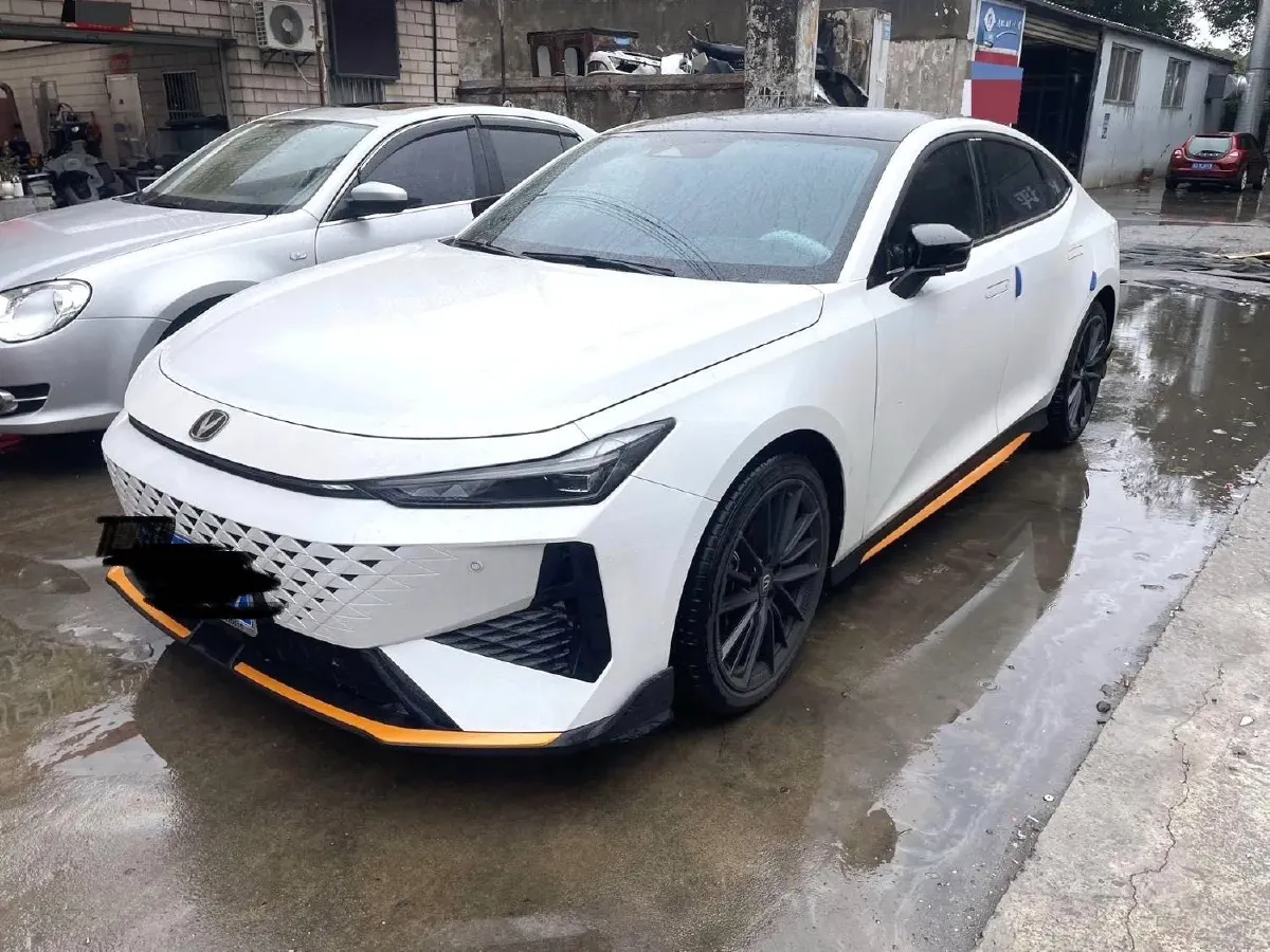 2023 ChangAn UNI-V 1.5T 188HP L4 7DCT,autocango,china used car exporter,china ev exporter,chinese used car exporter,chinese used ev exporter