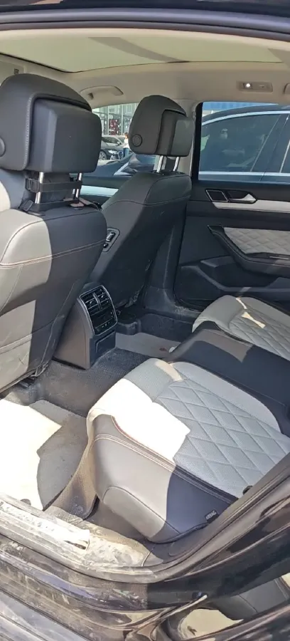 2023 Volkswagen Magotan 2.0T 186HP L4 7DCT,autocango,china used car exporter,china ev exporter,chinese used car exporter,chinese used ev exporter