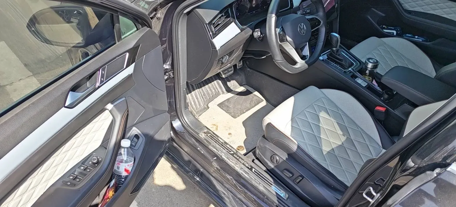 2023 Volkswagen Magotan 2.0T 186HP L4 7DCT,autocango,china used car exporter,china ev exporter,chinese used car exporter,chinese used ev exporter