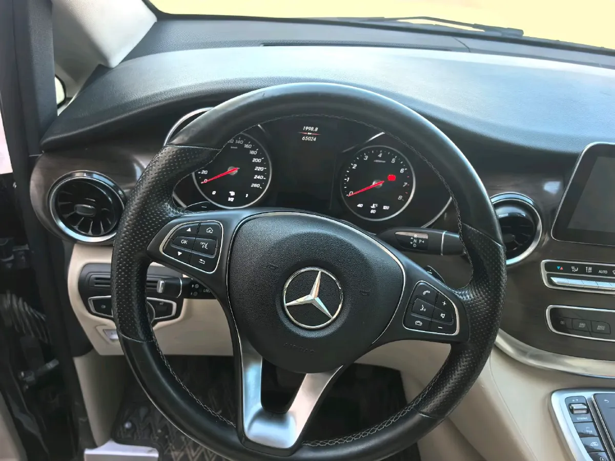 2021 Mercedes-Benz V Class 2.0T 211HP L4 9AT,autocango,china used car exporter,china ev exporter,chinese used car exporter,chinese used ev exporter